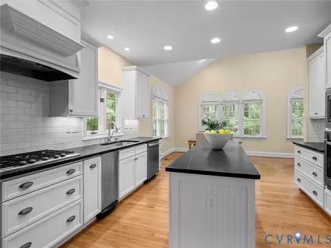 Kitchen - 2011 Gamelaw Ct, Midlothian, VA 23113 photo 3 of 5