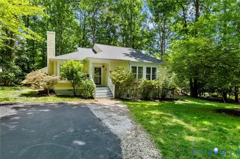 5613 Woods Walk Rd, Midlothian, VA 23112