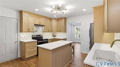 Kitchen - 12124 Swift Crossing Dr, Midlothian, VA 23112 photo 2 of 6
