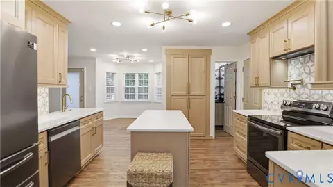 Kitchen - 12124 Swift Crossing Dr, Midlothian, VA 23112 photo 5 of 6