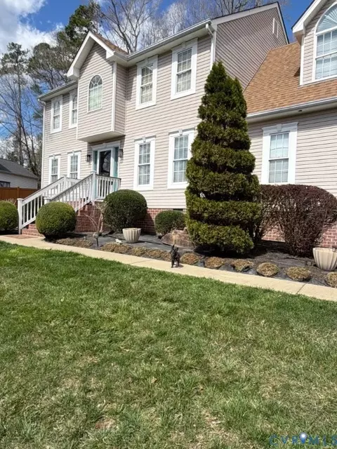 12124 Swift Crossing Dr, Midlothian, VA 23112