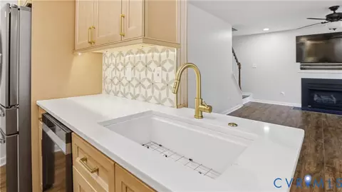 Kitchen - 12124 Swift Crossing Dr, Midlothian, VA 23112 photo 6 of 6