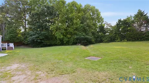 Exterior - 12124 Swift Crossing Dr, Midlothian, VA 23112 photo 7 of 8