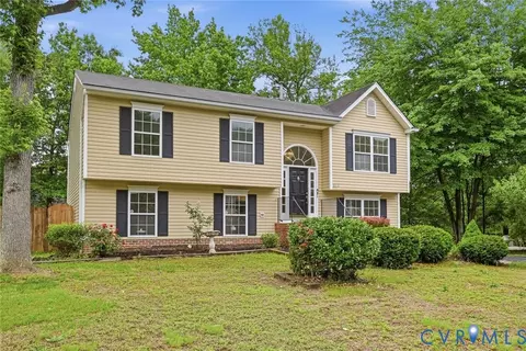 8830 Jenny Ln, Fredericksburg, VA 22407