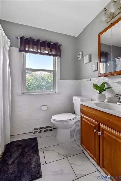 Bath - 6337 Commander Rd, Richmond, VA 23224 photo 1 of 2