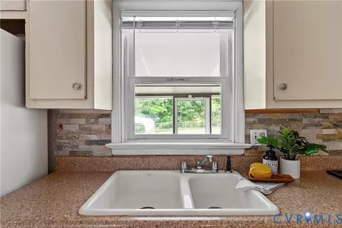 Kitchen - 6337 Commander Rd, Richmond, VA 23224 photo 4 of 4