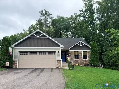 10313 Sun Ridge Ln, North Chesterfield, VA 23236