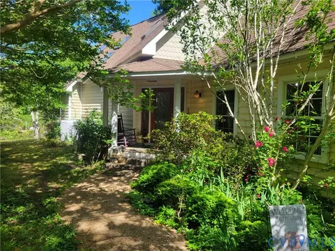 450 Perkins Ln, Urbanna, VA 23175