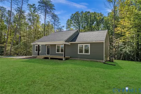 133 Woodland Heights Rd, Warsaw, VA 22572