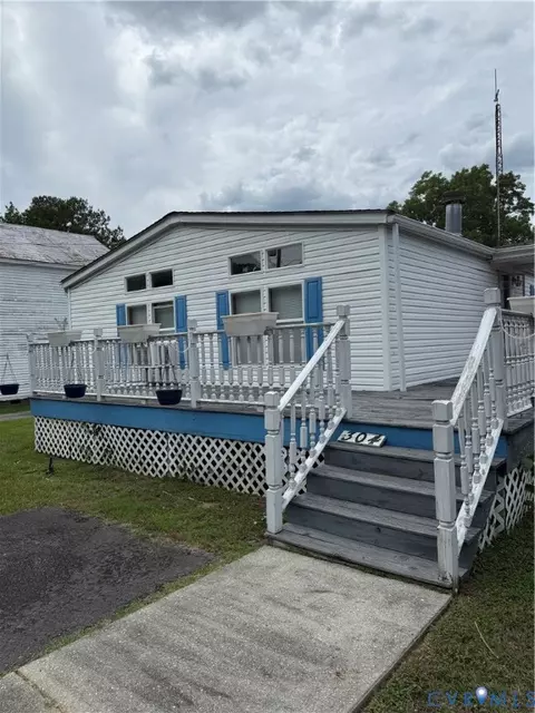 Exterior - 304 E Main St, Wakefield, VA 23888 photo 2 of 7