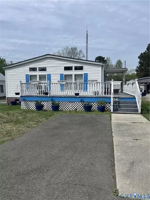 Exterior - 304 E Main St, Wakefield, VA 23888 photo 2 of 7