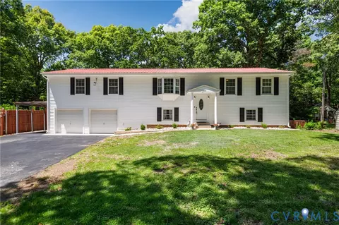 13400 Bermuda Place Dr, Chester, VA 23836