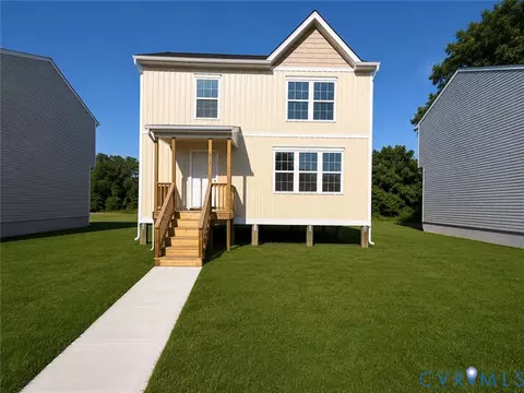 817 Kirby St, West Point, VA 23181