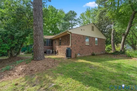 Exterior - 12203 Mckenna Cir, Midlothian, VA 23112 photo 15 of 16
