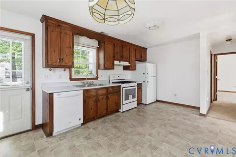 Kitchen - 6904 Pointer Ridge Rd, Midlothian, VA 23112 photo 3 of 3