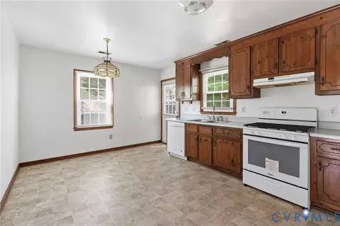 Kitchen - 6904 Pointer Ridge Rd, Midlothian, VA 23112 photo 1 of 3