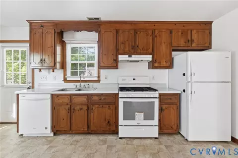 Kitchen - 6904 Pointer Ridge Rd, Midlothian, VA 23112 photo 2 of 3