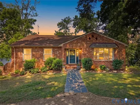 2235 Lakeview Dr, Powhatan, VA 23139