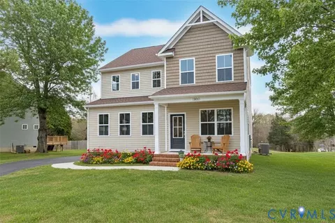 1800 Timberline Dr, Farmville, VA 23901