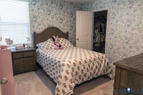 Bedroom - 318 Pointers Dr, West Point, VA 23181 photo 7 of 9