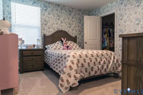 Bedroom - 318 Pointers Dr, West Point, VA 23181 photo 6 of 9