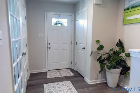 Entry Way - 318 Pointers Dr, West Point, VA 23181 photo 1 of 8