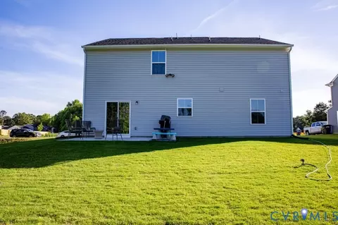 Exterior - 318 Pointers Dr, West Point, VA 23181 photo 6 of 8