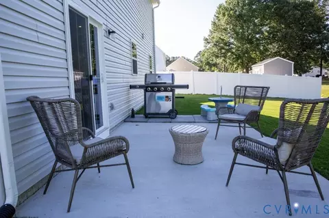 Exterior - 318 Pointers Dr, West Point, VA 23181 photo 5 of 8