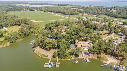 142 Circle Dr, Deltaville, VA 23043