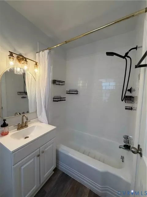 Bath - 232 Clifton St, Hampton, VA 23661 photo 2 of 3