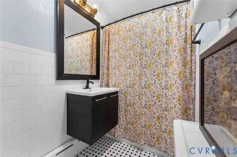 Bath - 140 Chancellor Rd, Hampton, VA 23661 photo 2 of 2