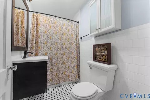 Bath - 140 Chancellor Rd, Hampton, VA 23661 photo 1 of 2