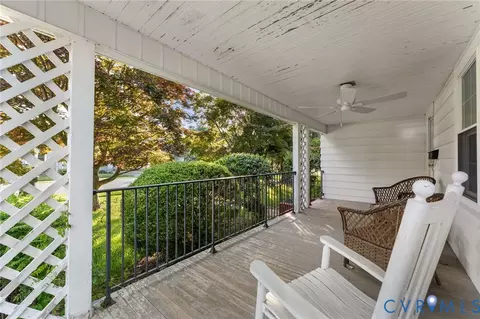 Exterior - 140 Chancellor Rd, Hampton, VA 23661 photo 2 of 11