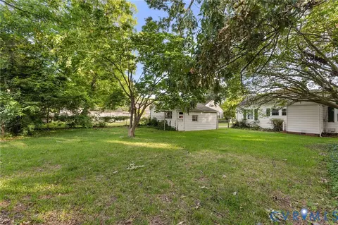Exterior - 140 Chancellor Rd, Hampton, VA 23661 photo 6 of 11