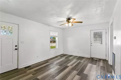 Living - 401 Melville Rd, Hampton, VA 23661 photo 2 of 4
