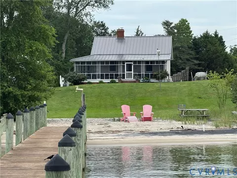 191 Point Breeze Ln, Dunnsville, VA 22454