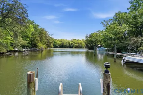 412 Wilton Coves Dr, Hartfield, VA 23071