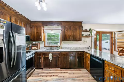 Kitchen - 20006 Eugene Dr, Sutherland, VA 23885 photo 2 of 3