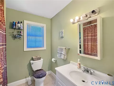 Bath - 971 Liberty Rd, Alberta, VA 23821 photo 3 of 4