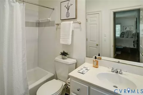 Bath - 12 E Square Ln, Richmond, VA 23238 photo 5 of 6