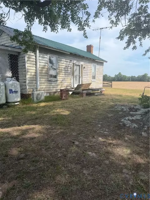 9380 Wakefield Rd, Wakefield, VA 23888