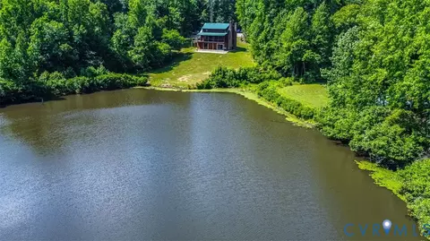 14941 Mills Ct, Amelia Court House, VA 23002