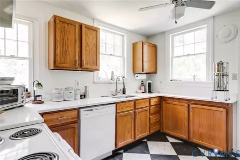 Kitchen - 1025 Taylor Ave, Richmond, VA 23225 photo 2 of 3