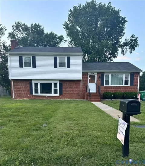 1204 Clifton Dr, Colonial Heights, VA 23834