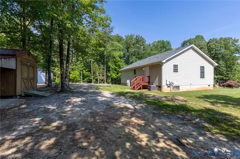 Exterior - 115 Windsor Pl, Buckingham, VA 23921 photo 5 of 14