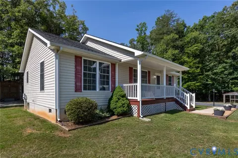 Exterior - 115 Windsor Pl, Buckingham, VA 23921 photo 3 of 14