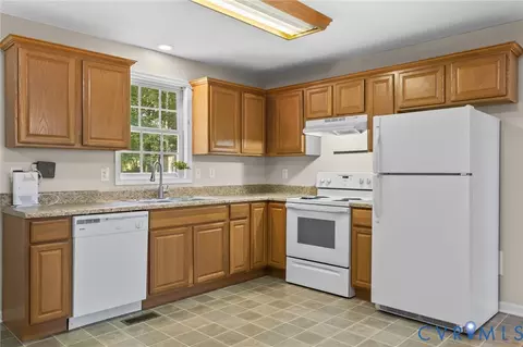Kitchen - 115 Windsor Pl, Buckingham, VA 23921 photo 2 of 3
