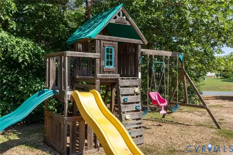 Exterior - 115 Windsor Pl, Buckingham, VA 23921 photo 13 of 14