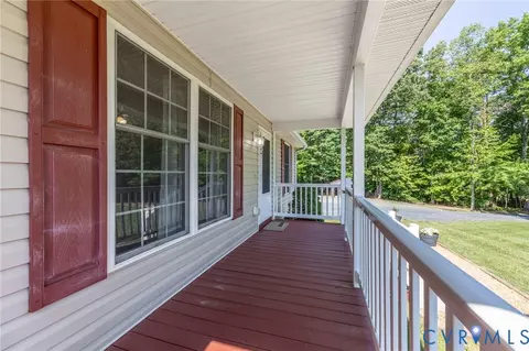 Exterior - 115 Windsor Pl, Buckingham, VA 23921 photo 7 of 14