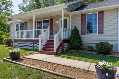 Exterior - 115 Windsor Pl, Buckingham, VA 23921 photo 2 of 14